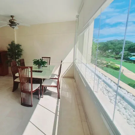 Beachfront Spacious 4-bed Apartment, Granados