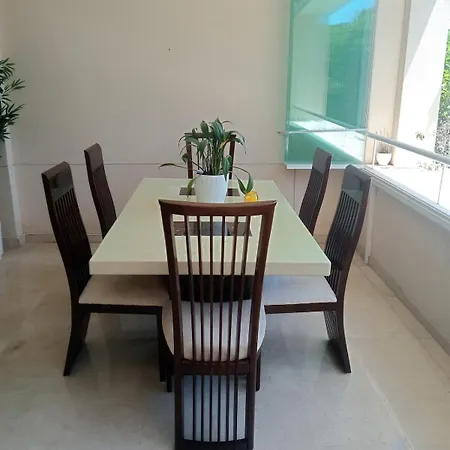 Beachfront Spacious 4-bed Apartment, Granados * マルベーリャ