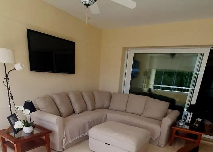 Beachfront Spacious 4-bed Apartment, Granados Appartement