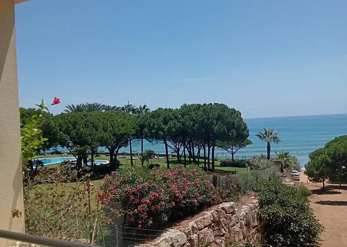 Beachfront Spacious 4-bed Apartment, Granados