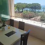 Apartmán Beachfront Spacious 4-bed Apartment, Granados *