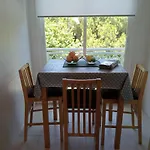 Apartmán Beachfront Spacious 4-bed Apartment, Granados *