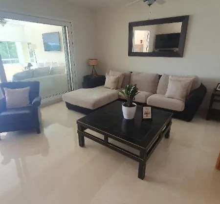 Beachfront Spacious 4-bed Apartment, Granados Apartmán Marbella