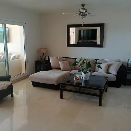 Apartmán Beachfront Spacious 4-bed Apartment, Granados Marbella