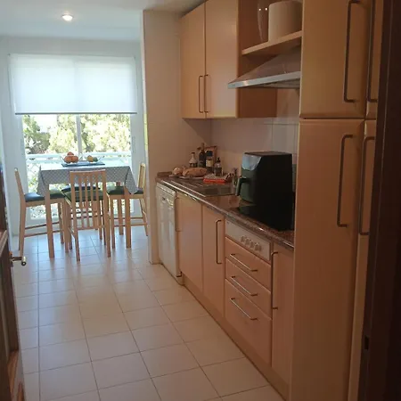 Beachfront Spacious 4-bed Apartment, Granados Apartmán *