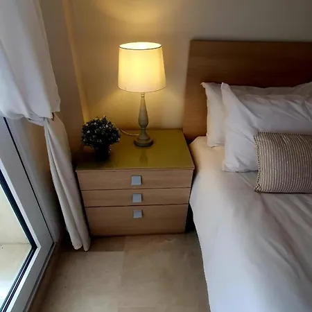 Apartmán Beachfront Spacious 4-bed Apartment, Granados *