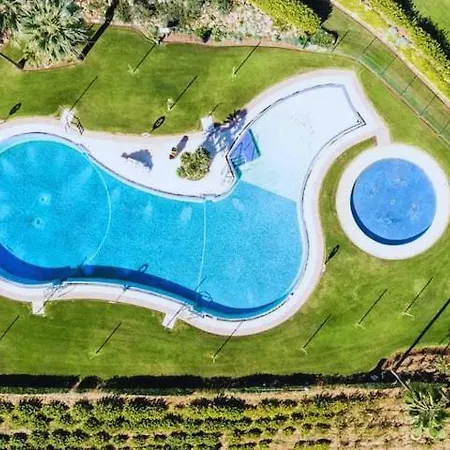 Beachfront Spacious 4-bed Apartment, Granados