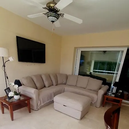 Beachfront Spacious 4-bed Apartment, Granados Appartement