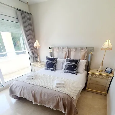 Apartmán Beachfront Spacious 4-bed Apartment, Granados