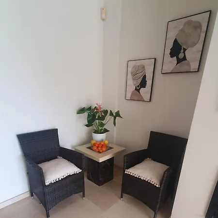 Beachfront Spacious 4-bed Apartment, Granados Apartmán Marbella