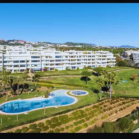 Beachfront Spacious 4-bed Apartment, Granados * Marbellac