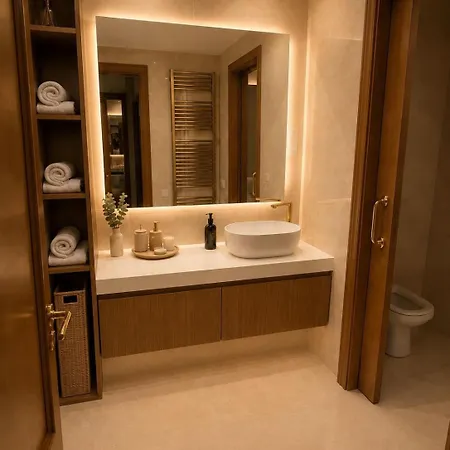 Beachfront Spacious 4-bed Apartment, Granados Marbella