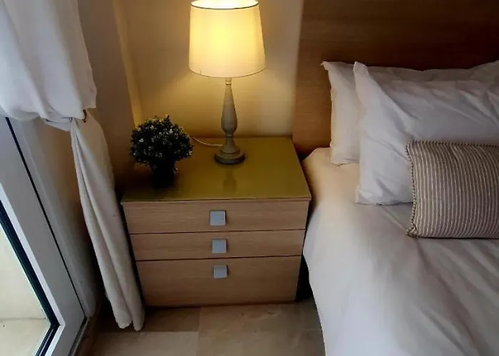 Apartmán Beachfront Spacious 4-bed Apartment, Granados *