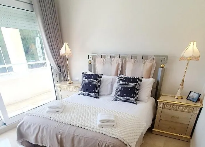Apartmán Beachfront Spacious 4-bed Apartment, Granados