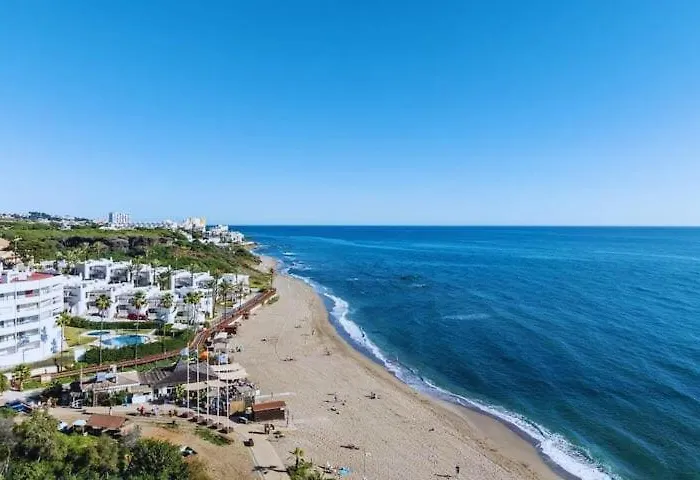 Beachfront Spacious 4-bed Apartment, Granados Marbella