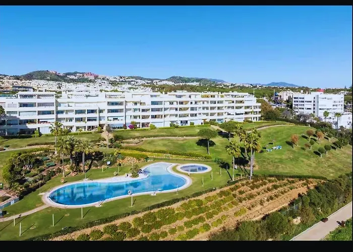 Beachfront Spacious 4-bed Apartment, Granados * Marbella