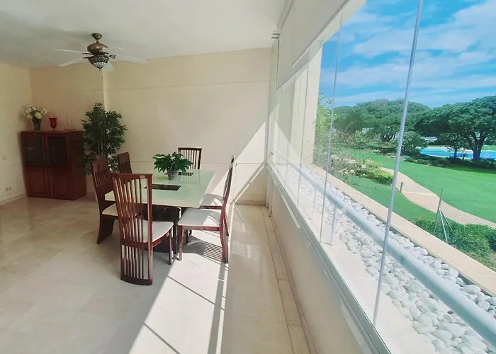 Beachfront Spacious 4-bed Apartment, Granados
