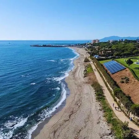 Beachfront Spacious 4-bed Apartment, Granados Marbella